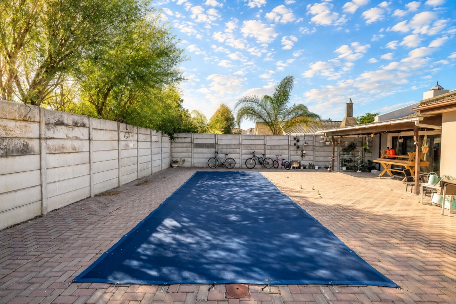 3 Bedroom Property for Sale in Uitzicht Western Cape